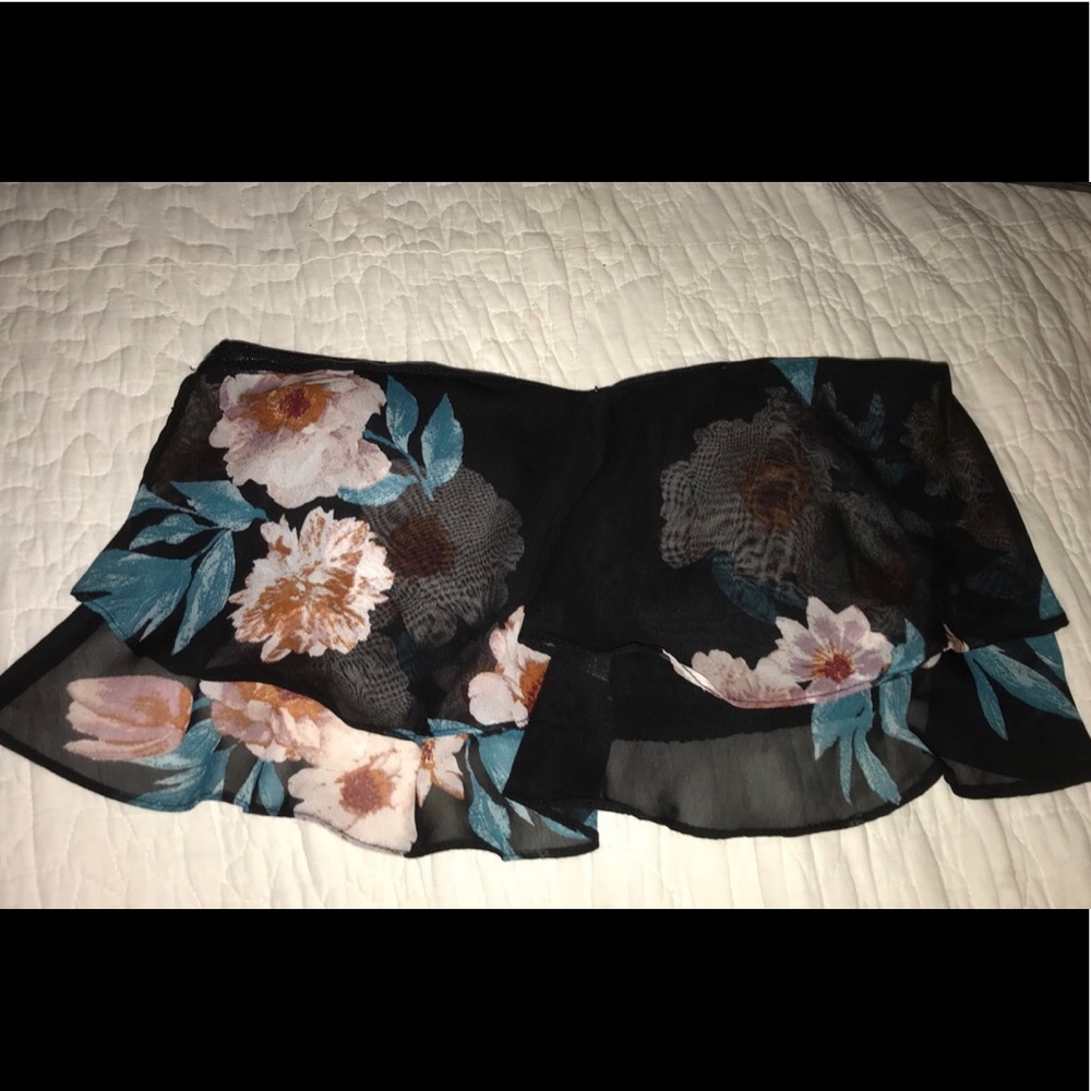 Strapless flower bandeau top